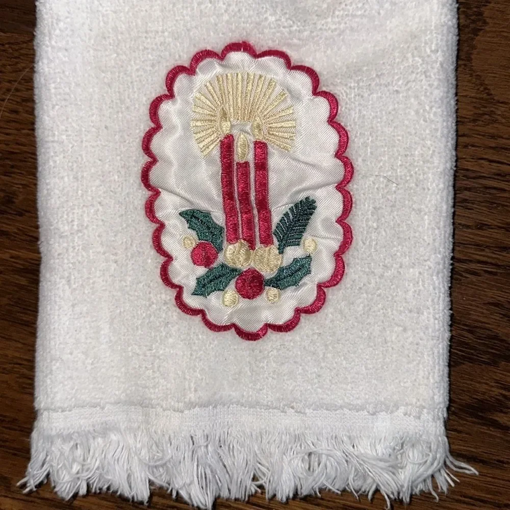 Vintage set of‎ 2 Christmas hand towels/embroidered ornament & Christmas candles
